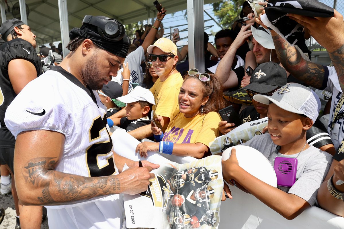 Thanks to all our fans that came out to #BackTogetherSaturday! ⚜️

#SaintsCamp | @RousesMarkets