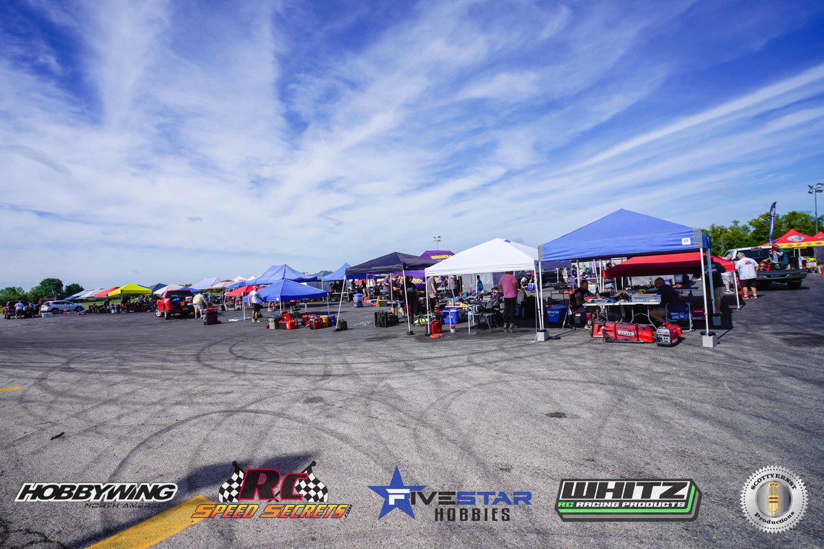ScottyErnst's tweet photo. Get your pits spot quick! The pit area is filling up quick and even though there are a lot of racers here already, there is still a line waiting to get in, setup and get as much track time before official racing begins. https://t.co/eOzpgseFG2