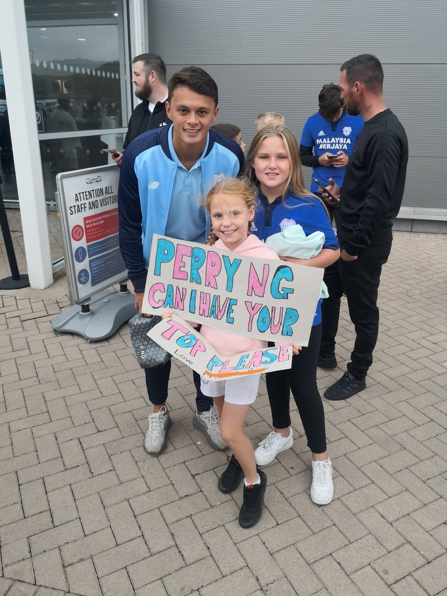 RobGungey's tweet image. What a first game for the season, lovely football, great goal, plenty of passion and a win to get us going! Nice to see @BluebirdBartley again and youngest happy with a photo with NG after the game. Onto the next one! @CardiffCityFC #bluebirds #ccfc #CARNOR #perryng