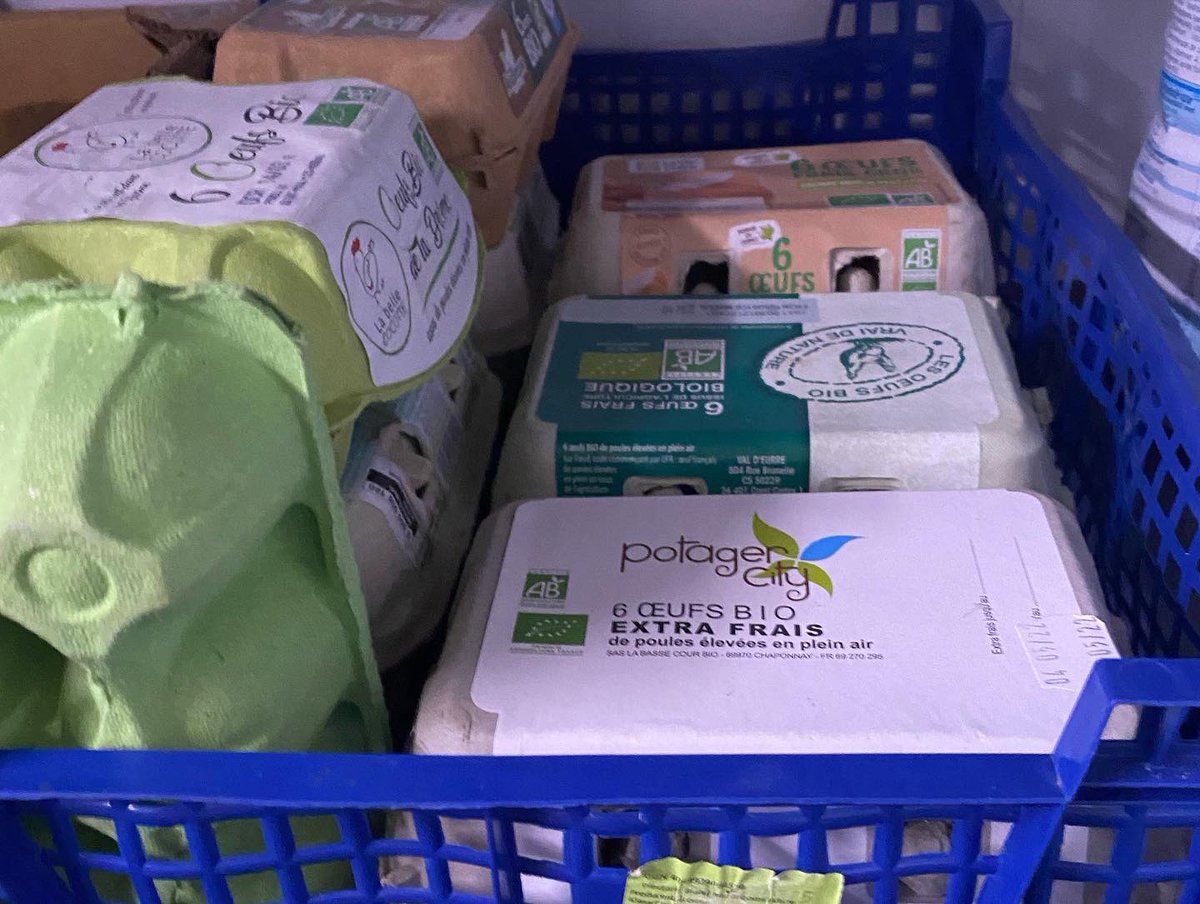 DeMontchat's tweet photo. 🚨 grosse collecte du groupe « 0 Gaspi » !

RDV demain à 11h pour la distribution (libre, anonyme &amp; gratuit) devant La Boucherie sur la place du Château 👍

Voici quelques exemples de denrées en photo !

#montchat #lyon3 #lyon
#conciergeriemontchat #0gaspi #zerogaspi https://t.co/ezQrEiZr9Y