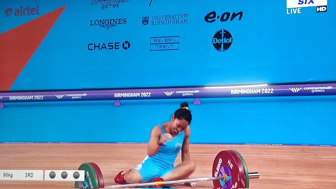 virendersehwag's tweet image. What a wonderful performance by #MirabaiChanu to give India it's first gold at the CWG games. Proud of you .