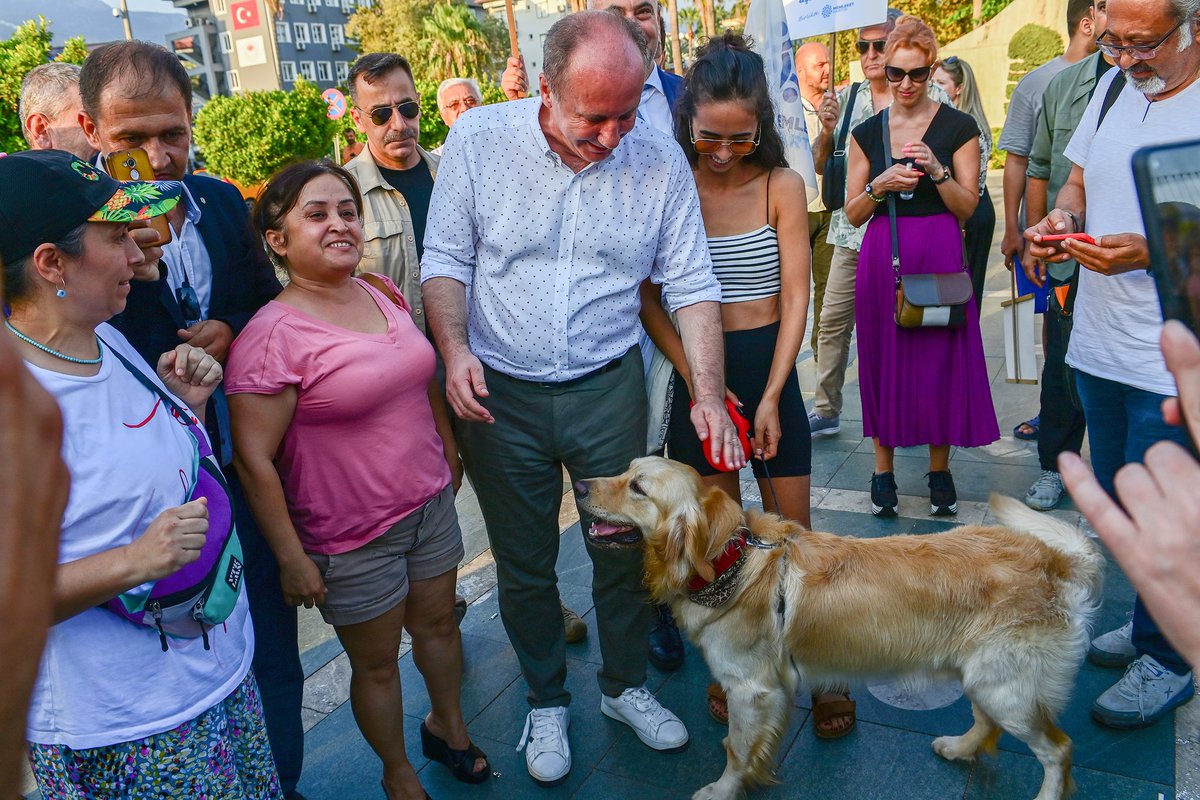 MemleketGaleri's tweet photo. Muharrem İnce Antalya'da 
Teşekkürler #Antalya https://t.co/TzQ9LyyBEL