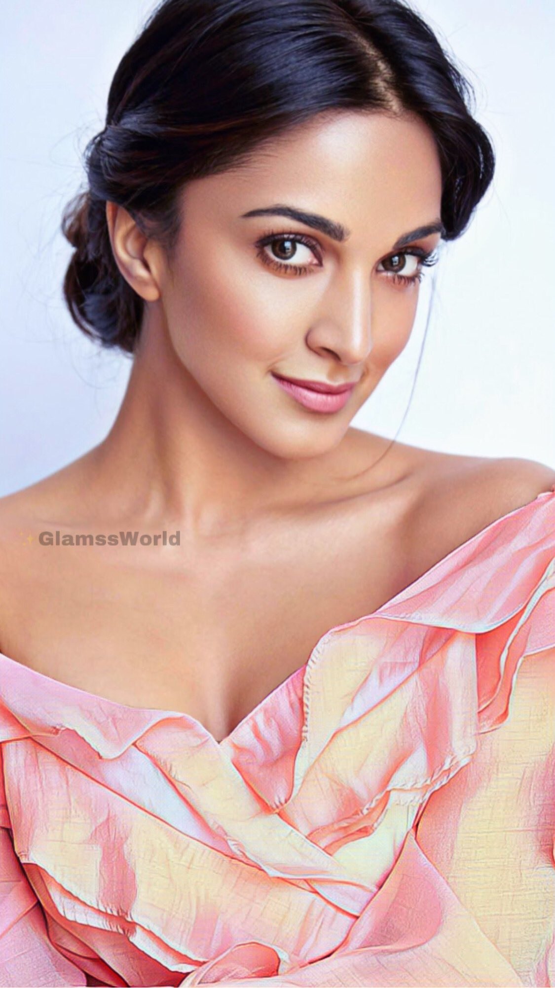 She is stunning<33333

HAPPY BIRTHDAY KIARA ADVANI 