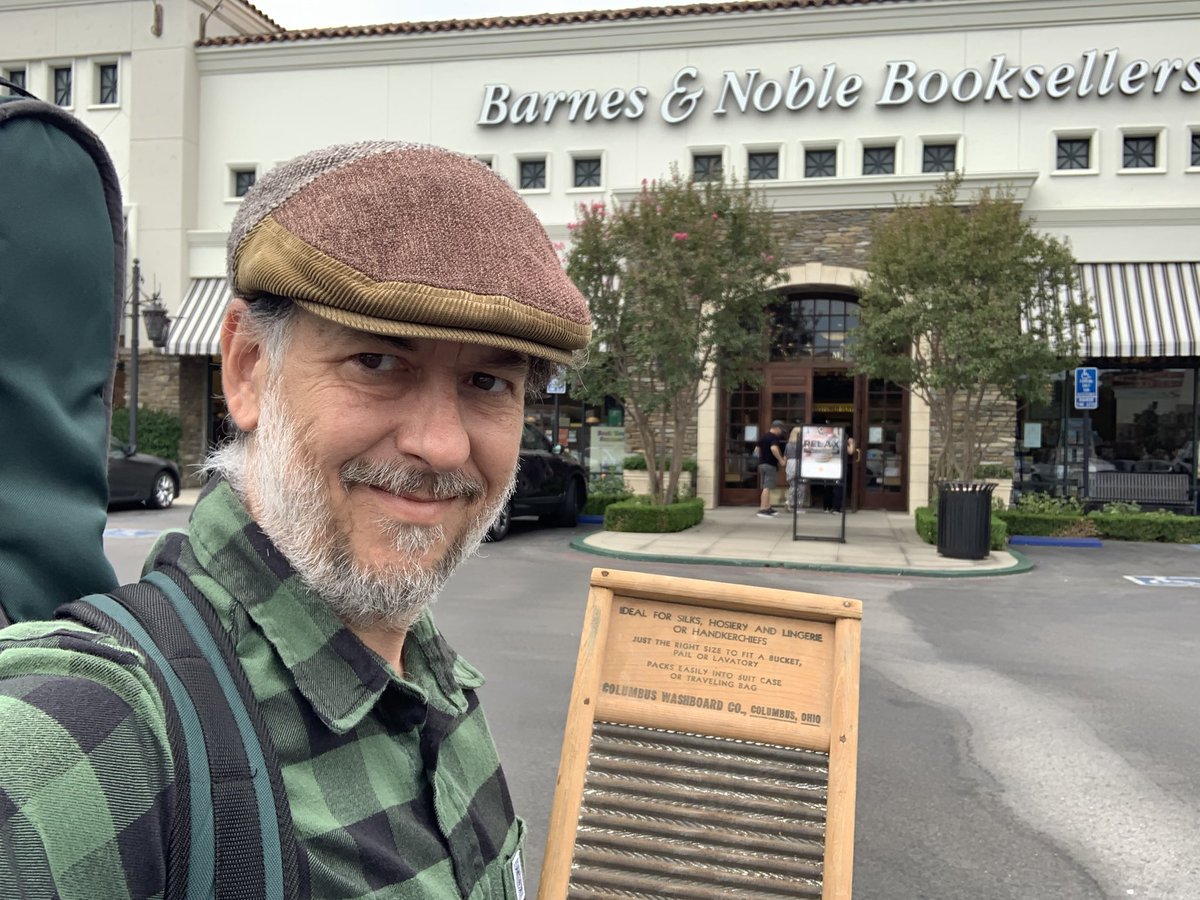 JugBandLiteracy's tweet photo. I have arrived! #abcsofjugbandmusic #barnesandnoble #thousandoaks #westlakevillage https://t.co/W1A6UNYdUM