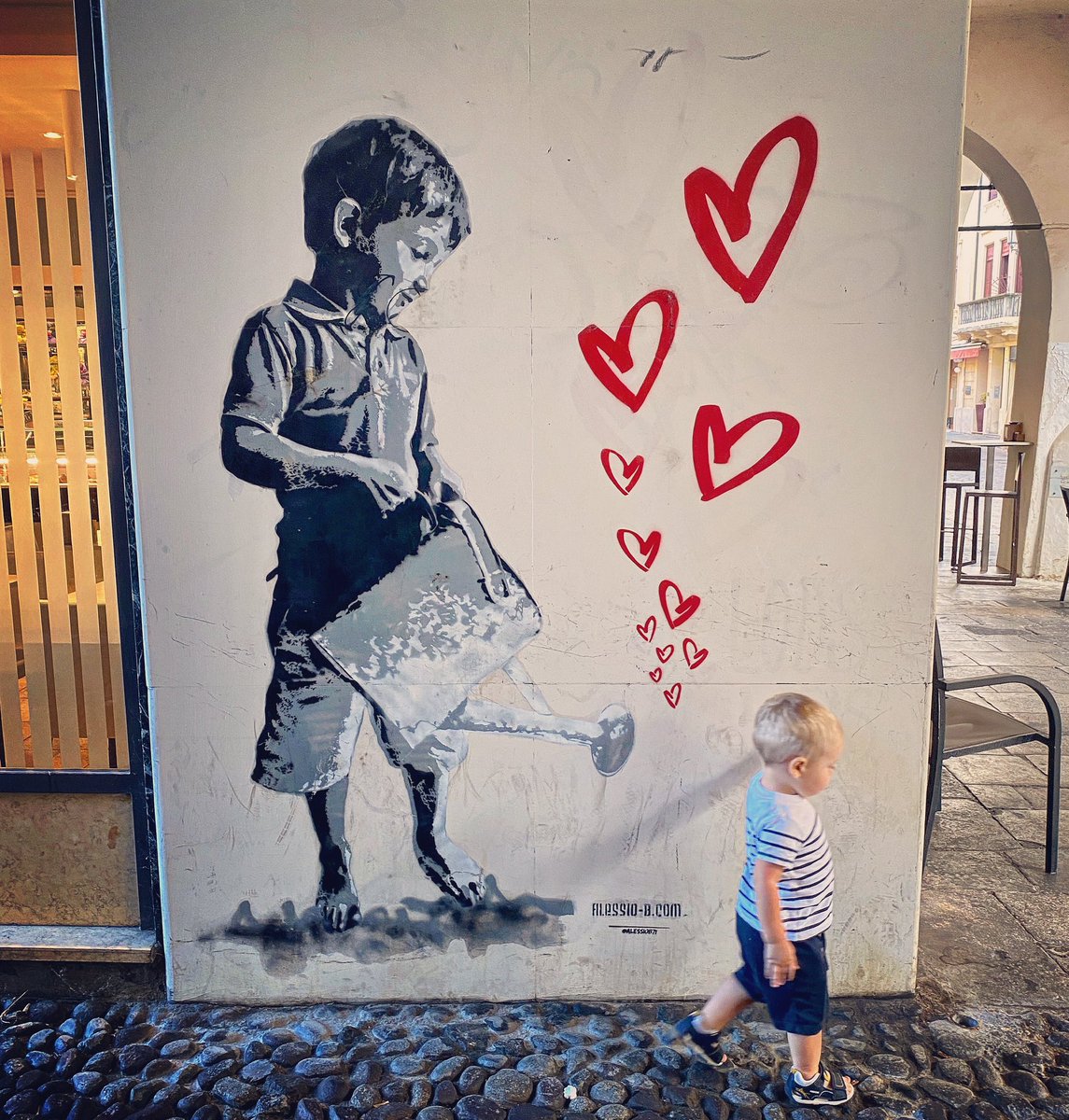 Son meets #streetart in #Padova.