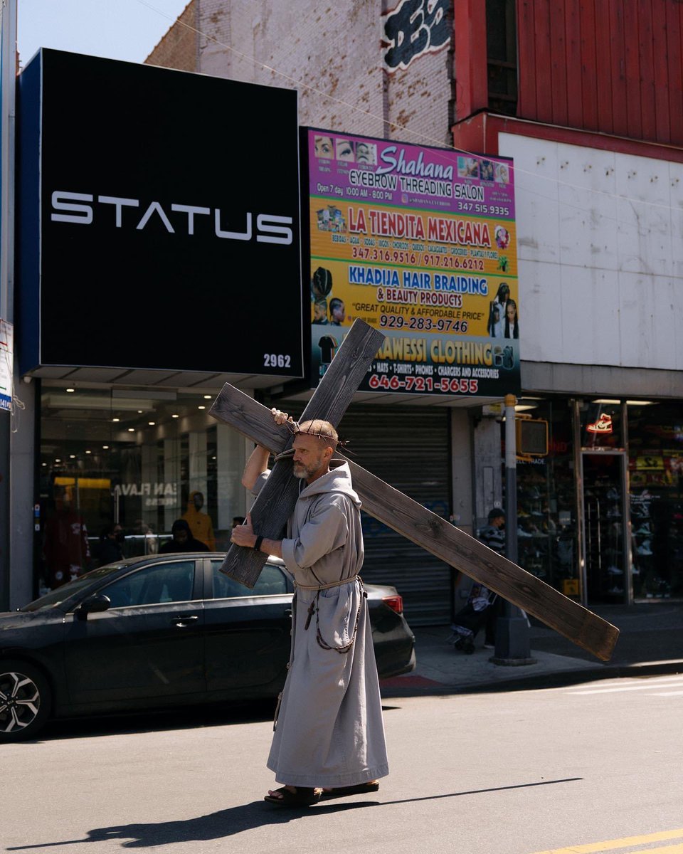 AlexiusP's tweet image. Die Ungleichzeitigkeit des Gleichzeitigen in der Gegenwart unserer Kirche.