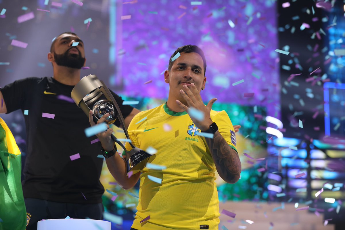 O melhor jogador do mundo é ele!

PHzin é um MONSTRO! #FIFAeWorldCup