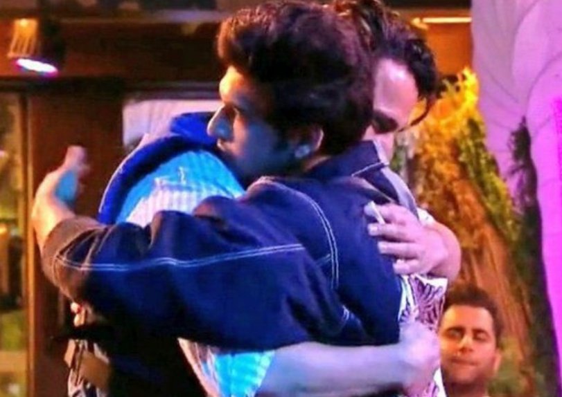 FC_UmRan's tweet photo. @kkundrra @realumarriaz
Sometimes you meet a person and you just click you’re comfortable with them,like you’ve known them your whole life,and you don’t have to pretend to be anyone. Your Bond  Defines true Friendship.

Happy Friendship Day #UmRan ❤️❤️

#UmarRiaz #KaranKundrra https://t.co/z5mvinSgpf