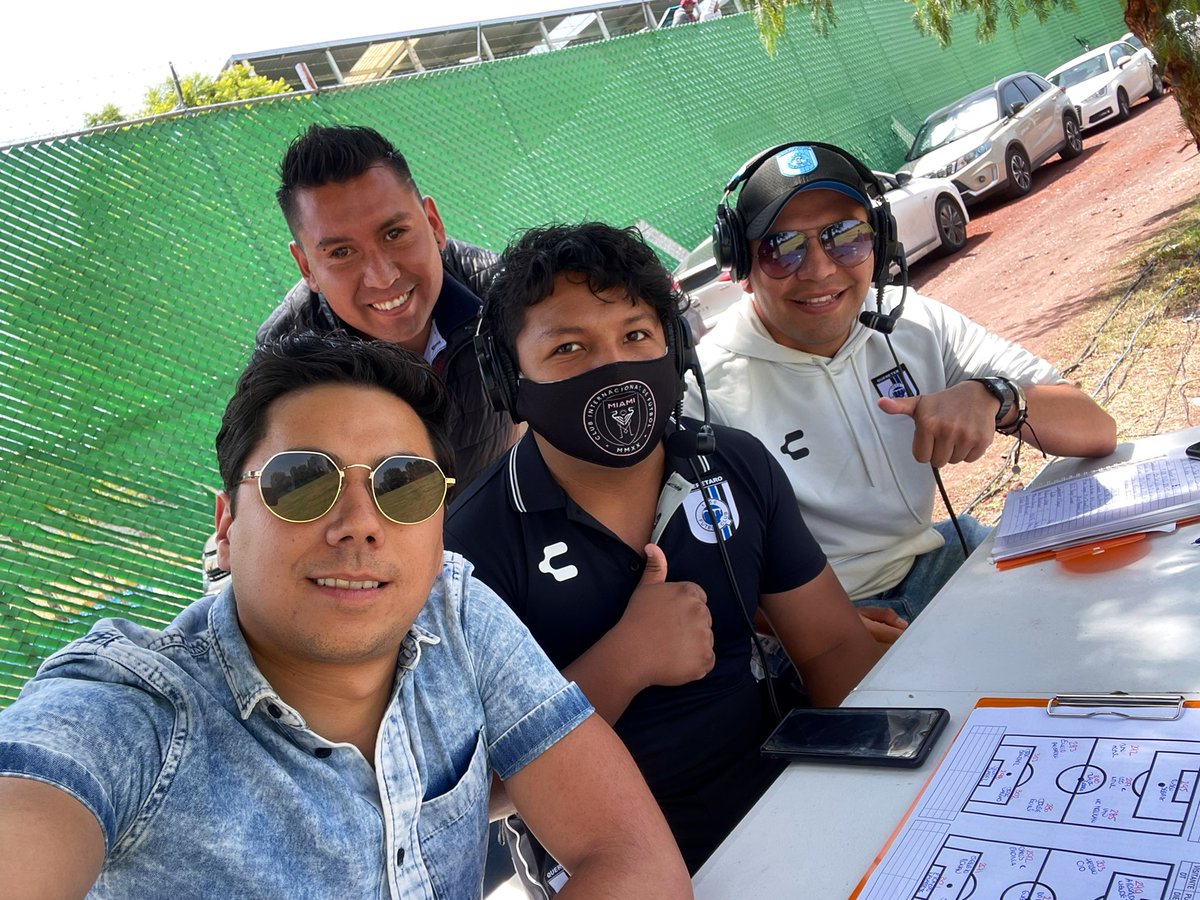 !Ya estamos en vivo con el Gallos vs Puebla Sub-16! <a href="/Club_Queretaro/">Gallos Blancos 🐓</a> <a href="/ClubQueretaroFB/">Club Querétaro Fuerzas Básicas</a> 

🎙Hoy en cuarteto con <a href="/giolira10/">⚽Gio Lira⚽</a>, <a href="/rubo_aguilar/">Rubo Aguilar</a>, y @Briones_Porter. 

En vivo aquí 👉🏼facebook.com/internettvdepo…