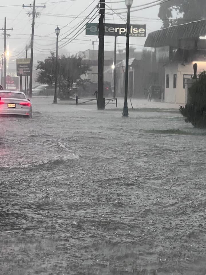 AshleyReneeWx's tweet photo. Here’s a couple more pics from #ClevelandMS last night. Pics were taken by one of our @The_Delta_News viewers. #mswx #mississippidelta https://t.co/PcpHN9NqPM