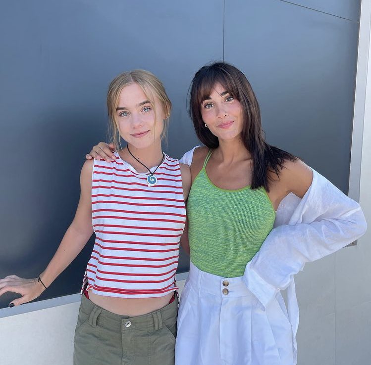 clarathinker's tweet photo. best girls ˘͈ᵕ˘͈ https://t.co/axGvNUeodd