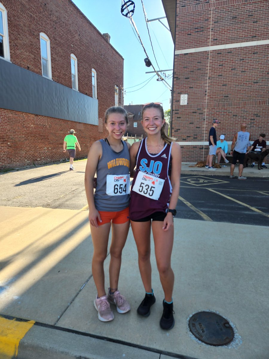 wildwood_club's tweet photo. Look who we ran into at the @sjorunning 5k!! Nice singlet Kara!! https://t.co/QXsOJKTV2v