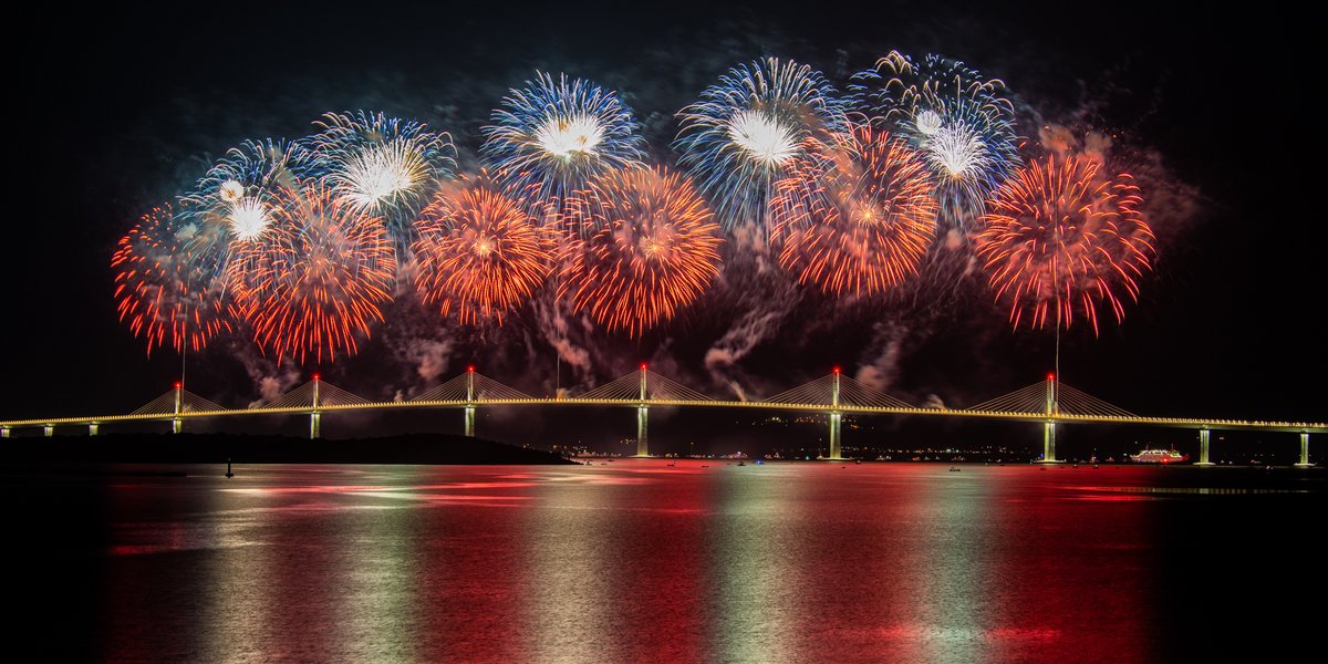 fjaka's tweet photo. #PeljesacBridge #peljeskimost #peljesac #fireworks #vatromet #dubrovnik #croatia #nevera #rimac #openingceremony #dumotion #bridge #most https://t.co/MPqEFog7Ls