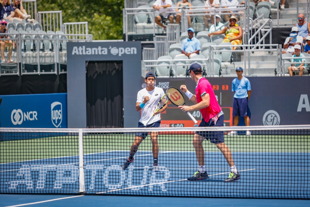 ATLOpenTennis's tweet photo. Welcome to the finals🔥

Kubler 🇦🇺 + @johnwpeers 🇦🇺 fight for the win, securing their spot with a 6-3, 7-5 match against Eubanks 🇺🇸 + McDonald 🇺🇸

#AtlantaOpen | #USOpenSeries https://t.co/VxkEEzmA8Q