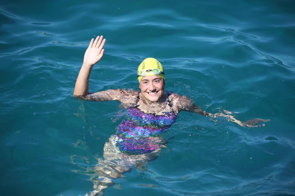 Manş Denizi'ni yüzerek geçen en genç Türk: #AysuTürkoğlu Tebrikler 👏🏻