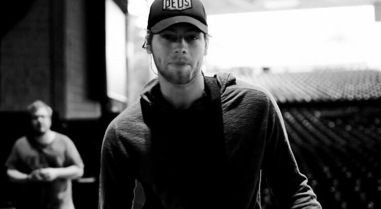 Greetings, this is Luke Hemmings trying his luck on finding new friends or mutual. Please retweet this tweet for helping me or simply leaving a trace down to start a convo. Lets be friend✌🏻