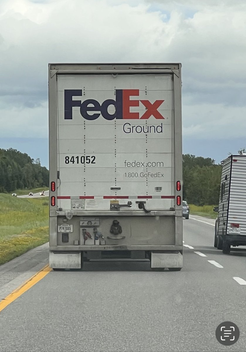 KarenJohnsonTV's tweet photo. The reason why you leave plenty of room for trucks like this is for reaction time . This @FedEx @FedExPolicy driver was driving so fast and careless on our way to Quebec city. Unsafe lane changes speeding . He almost took out several cars multiple times #drivesafe #leavespace https://t.co/PfuX4LhHPV