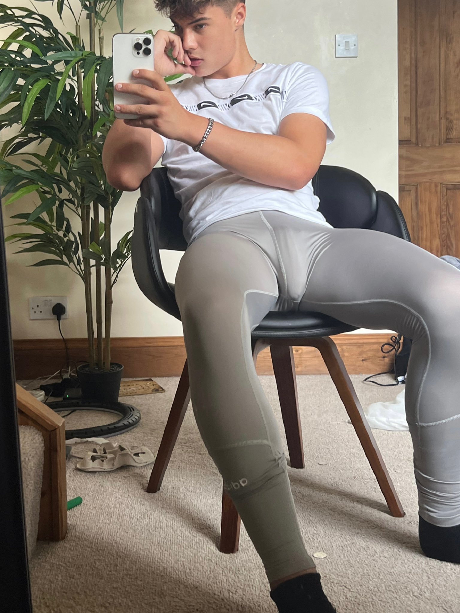 LEEDS BOY on X: Whos taking a seat?rt;) t.coLSbqaXvER0  X