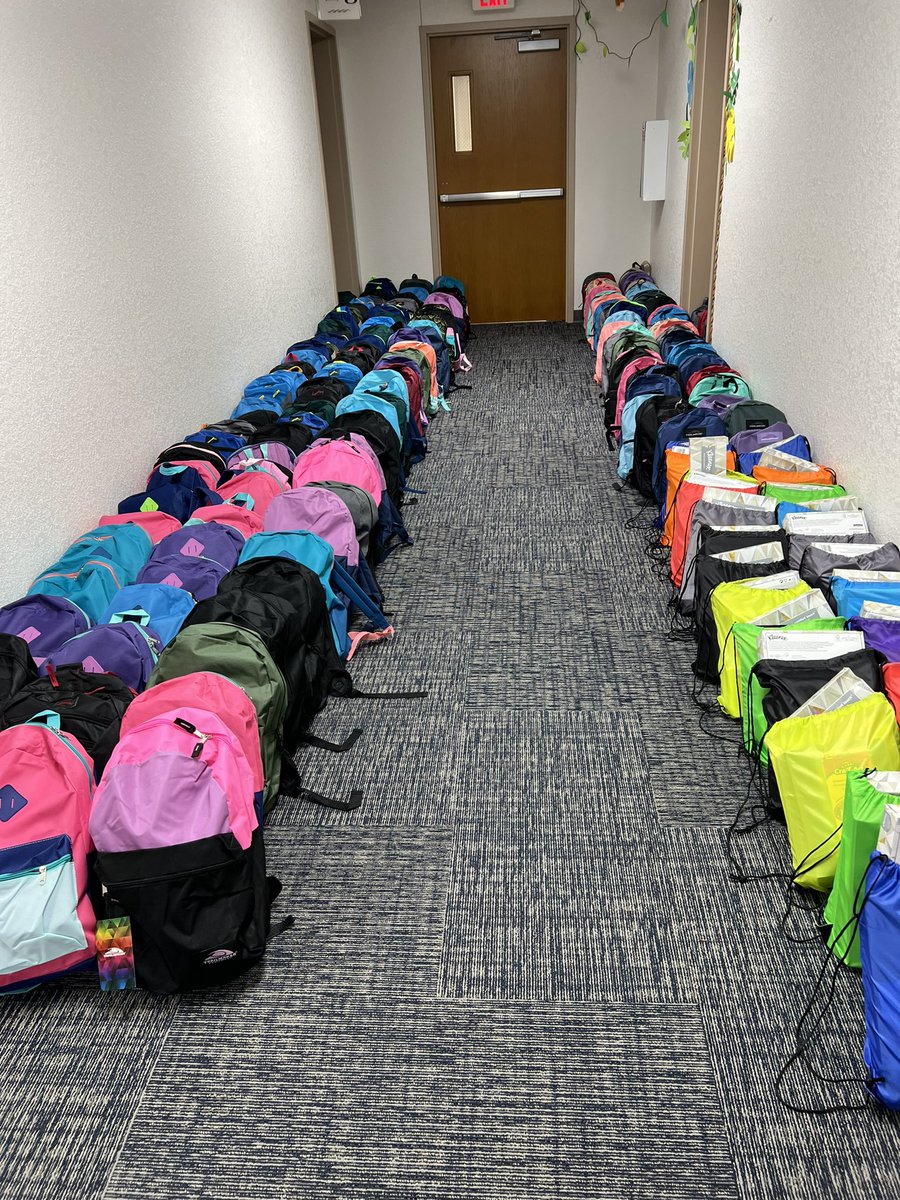 1stChristianHay's tweet photo. #usd261derful have a great school year! 🎒❤️ https://t.co/M9rXYYbsJ0