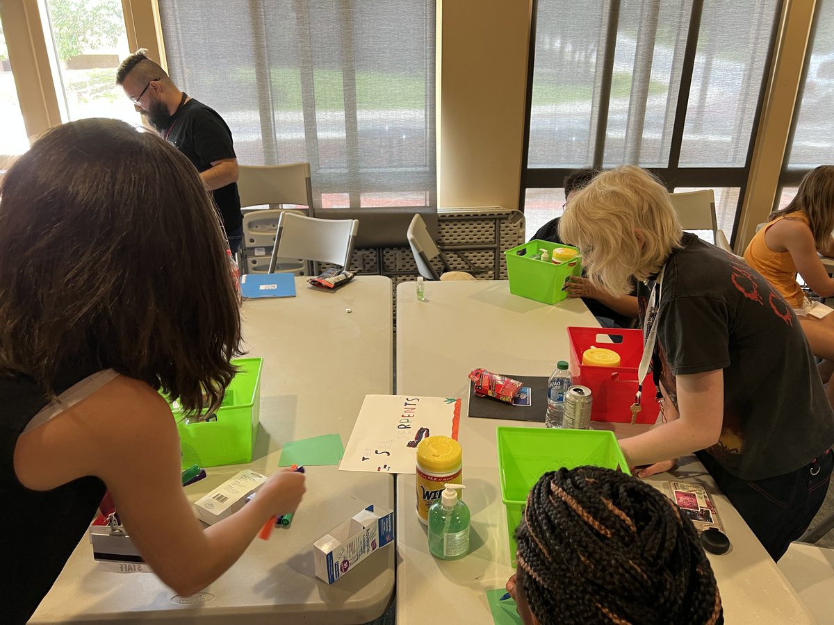 FloridaYLF's tweet photo. For Saturday's Community Service Project, we created Care Baskets for the Gretchen Everhart School in @LeonSchools. The Care Baskets include hand sanitizer, disinfecting wipes, tissues, wet wipes, and most importantly, some words of encouragement. 

 #flylf2022 #communityservice https://t.co/JPbGh4snCH