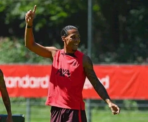 Just a quick reminder that Virgil van Dijk has been playing for Liverpool for nearly 5 years and he's still never lost a Premier League game at Anfield. 🤯

🏟️ 66 games
✅ 57 wins
🤝 9 draws
🥅 34 clean sheets

Incredible🔴👊