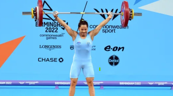 utkarshbhadaur4's tweet photo. Gold for @mirabai_chanu Lifted in a different league. It was like a Practice session for the upcoming World Championship . So good to see someone from India dominating like this ! 29kg more than the runner-up. #Firstgold for #india  #CWG2022India #CWG22 https://t.co/M4TvFWsfHR