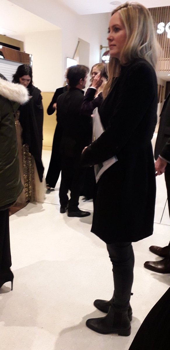 mariasanzm8's tweet image. From when I met @JeriLRyan in London and I was embarrased to approach her for an autograph. Regards. 🙈🙈🙈
#EmbarrassingMoment