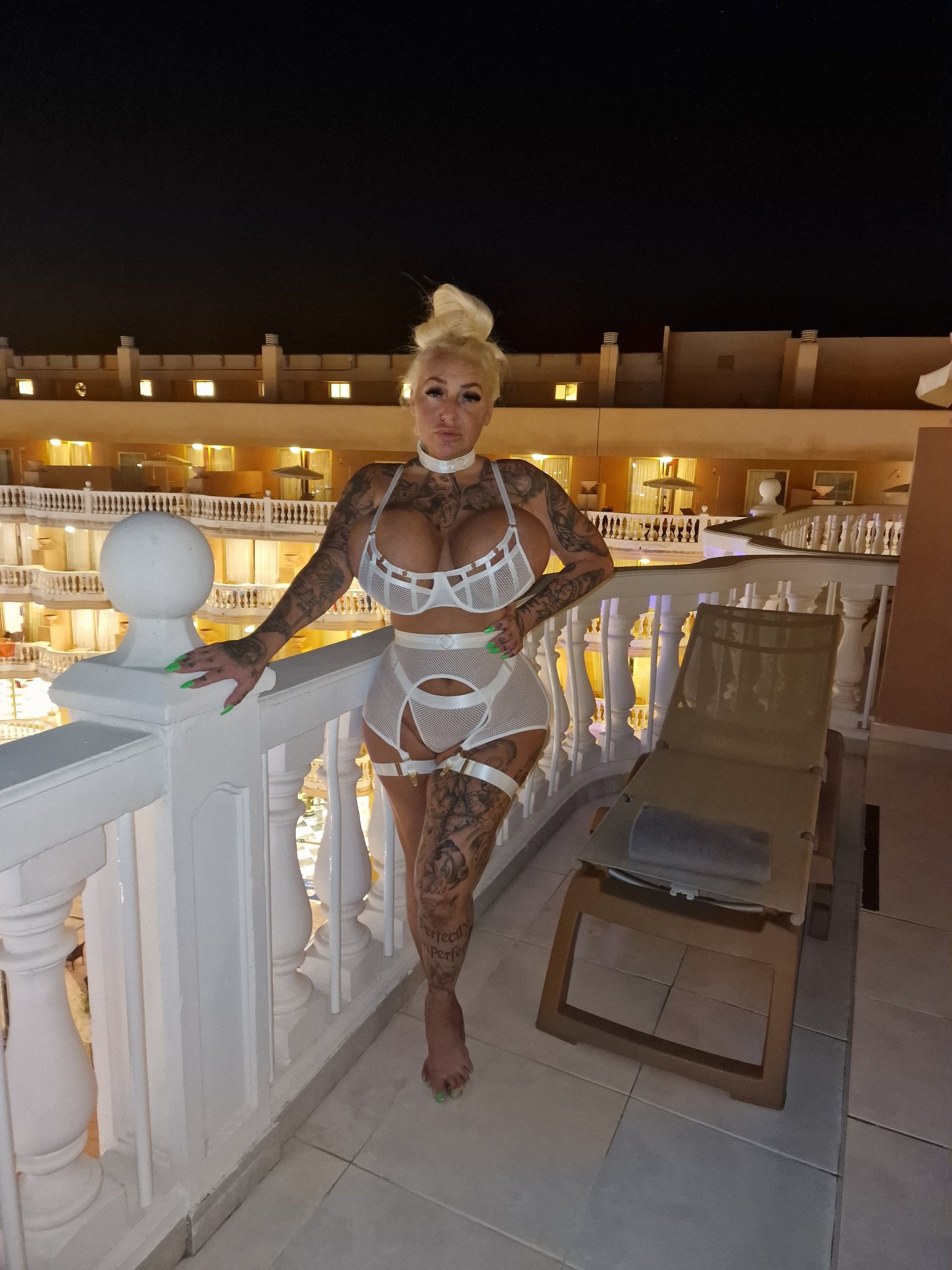 🖤 𝐒 𝐇 𝐀 𝐃 𝐎 𝐖 🖤 on Twitter "RT bambiblacks_uk Do you like me with no