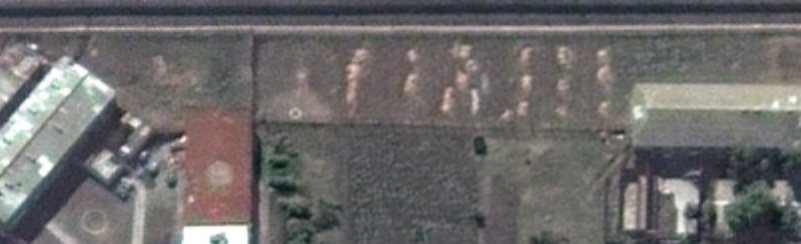 @Maxar image from the Olenivka Prison where 50 PoWs were killed seems shows possible graves dug near the north wall.

The possible graves appear to be open and recently dug on the 27th (2 days prior to the explosion) and covered on the 30th (1 day after).