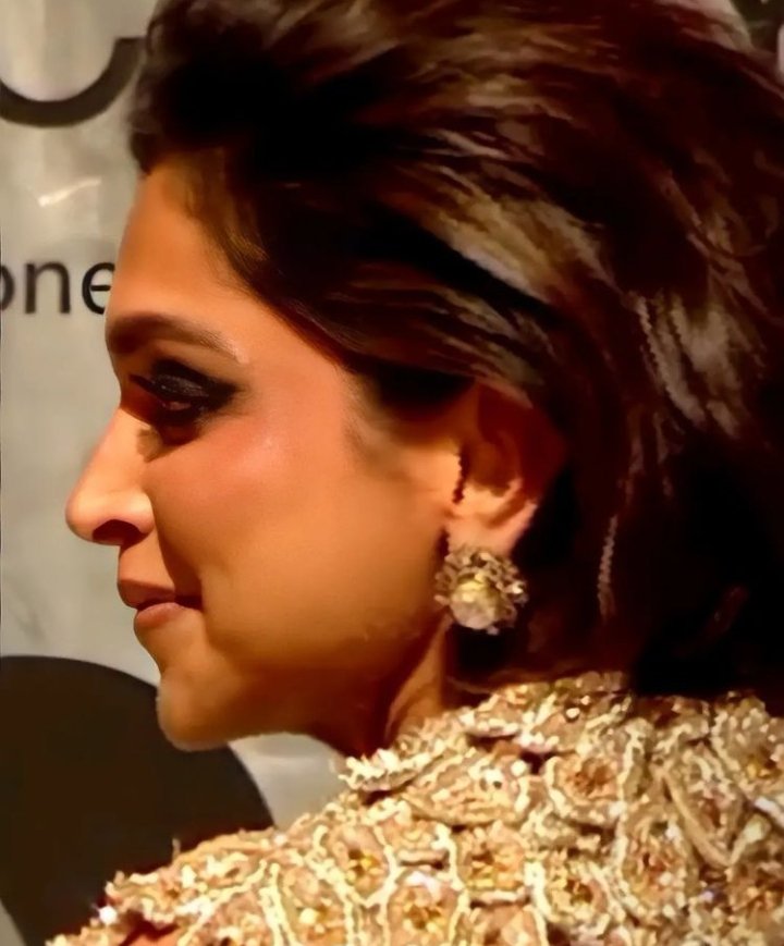 SarahDeepika's tweet photo. This women never fail to amaze us #DeepikaPadukone https://t.co/M714yJWghw