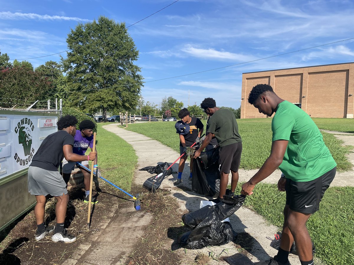 SWGHS_Football's tweet photo. Thank you to everyone that came out today for our stadium clean up, it was a great experience! We acheieved a lot today! #EmbraceTheGrind #CowyboyStrong #GridironClub https://t.co/2WZRpJ6R1P
