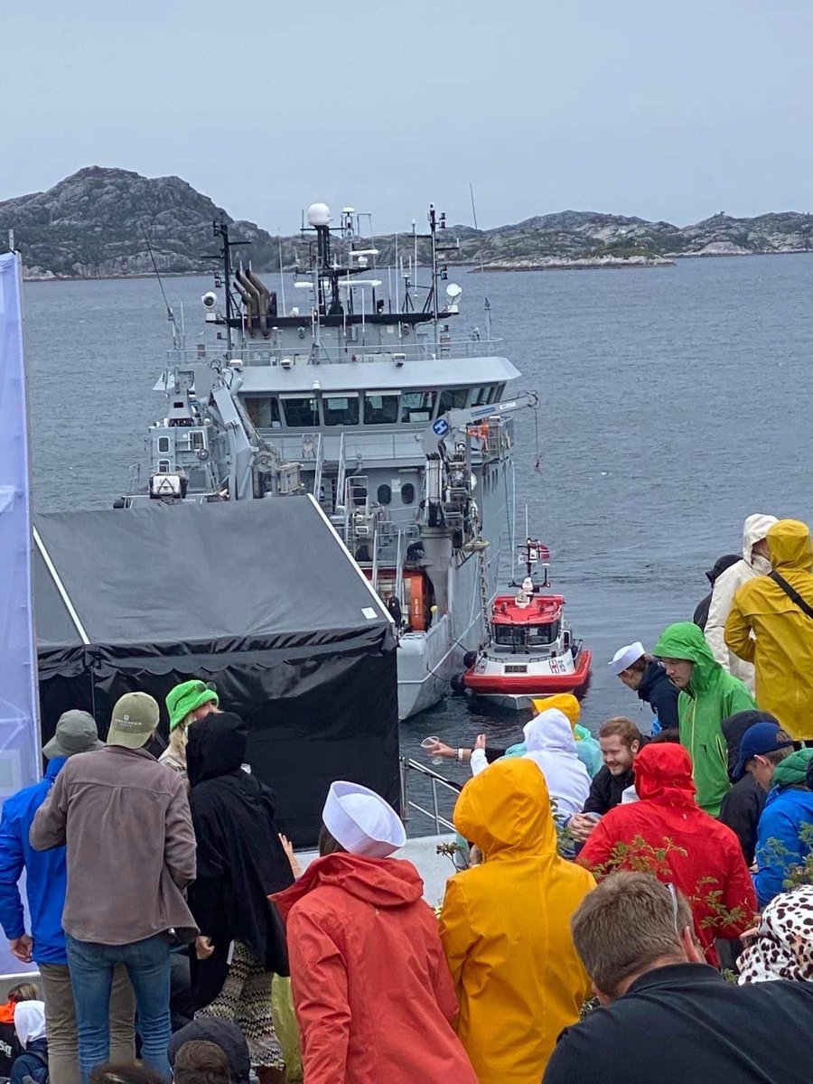 NSSR's tweet photo. #redningsskøyta #rsrkMongstad #Utkant #RSKapteinnygaard på besøk på Utkantfestival. Flere redningsressurser samlet som bidrar til trygg gjennomføring #kystvakten #rødekors #politiet #ambulanse #brannvesen https://t.co/DJqO4CntXr