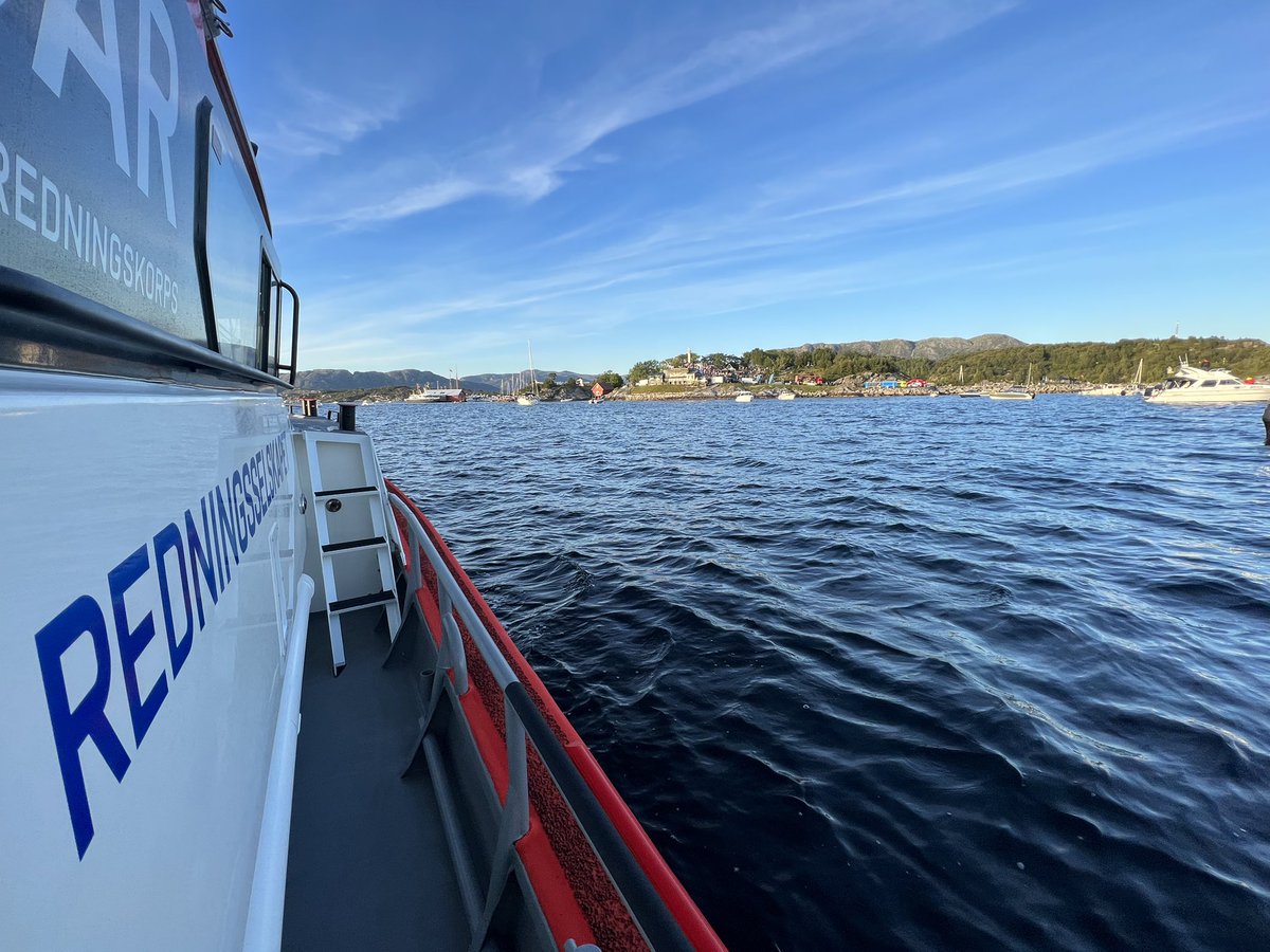 NSSR's tweet photo. #redningsskøyta #rsrkMongstad #Utkant #RSKapteinnygaard på besøk på Utkantfestival. Flere redningsressurser samlet som bidrar til trygg gjennomføring #kystvakten #rødekors #politiet #ambulanse #brannvesen https://t.co/DJqO4CntXr