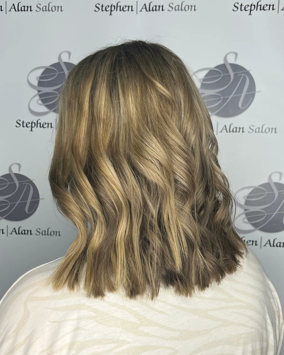 Perfect cool-toned highlights 🙌 By Nicole!