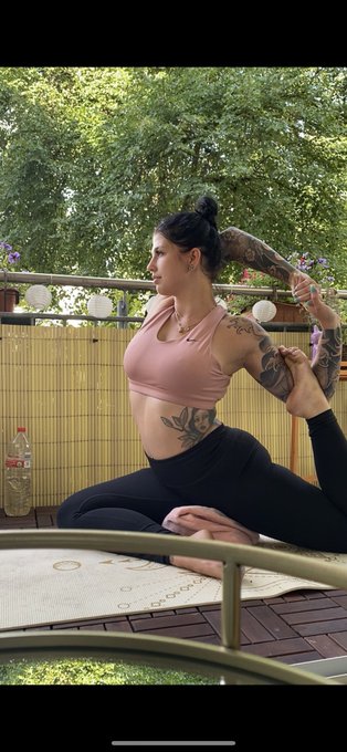 #ajapsv #Namaste #yogagirl #yoga  Habt einen sch&ouml;nen Abend 🌇 https://t.co/W01Y7TeBuG<a href="/tag/ajapsv"class="tags">#ajapsv</a><a href="/tag/namaste"class="tags">#Namaste</a><a href="/tag/yogagirl"class="tags">#yogagirl</a><a href="/tag/yoga"class="tags">#yoga</a>