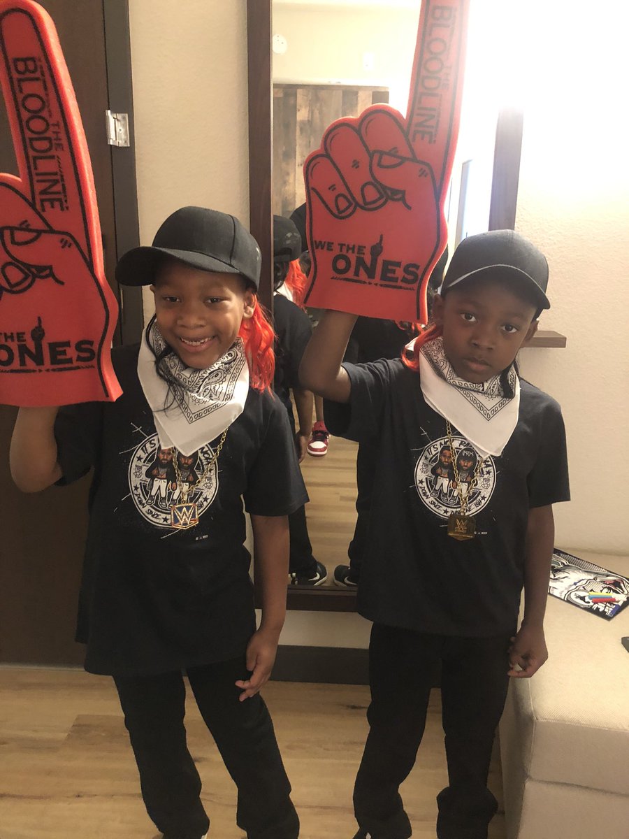 aross1911's tweet photo. Day 1’s SummerSlam ready! 

@Komplicated6  
@WWEUsos 
@WWE https://t.co/KgZ9rrOP9f