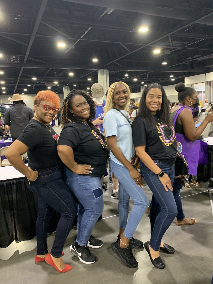 2ndary ELA 📚team bashing at the #BacktoSchoolBash 🏫 @Selenaflorence @WeemsYolanda @CroomsTiauna1 @tamekaathomas @DariceWms @Mcclain_Teach 🤓