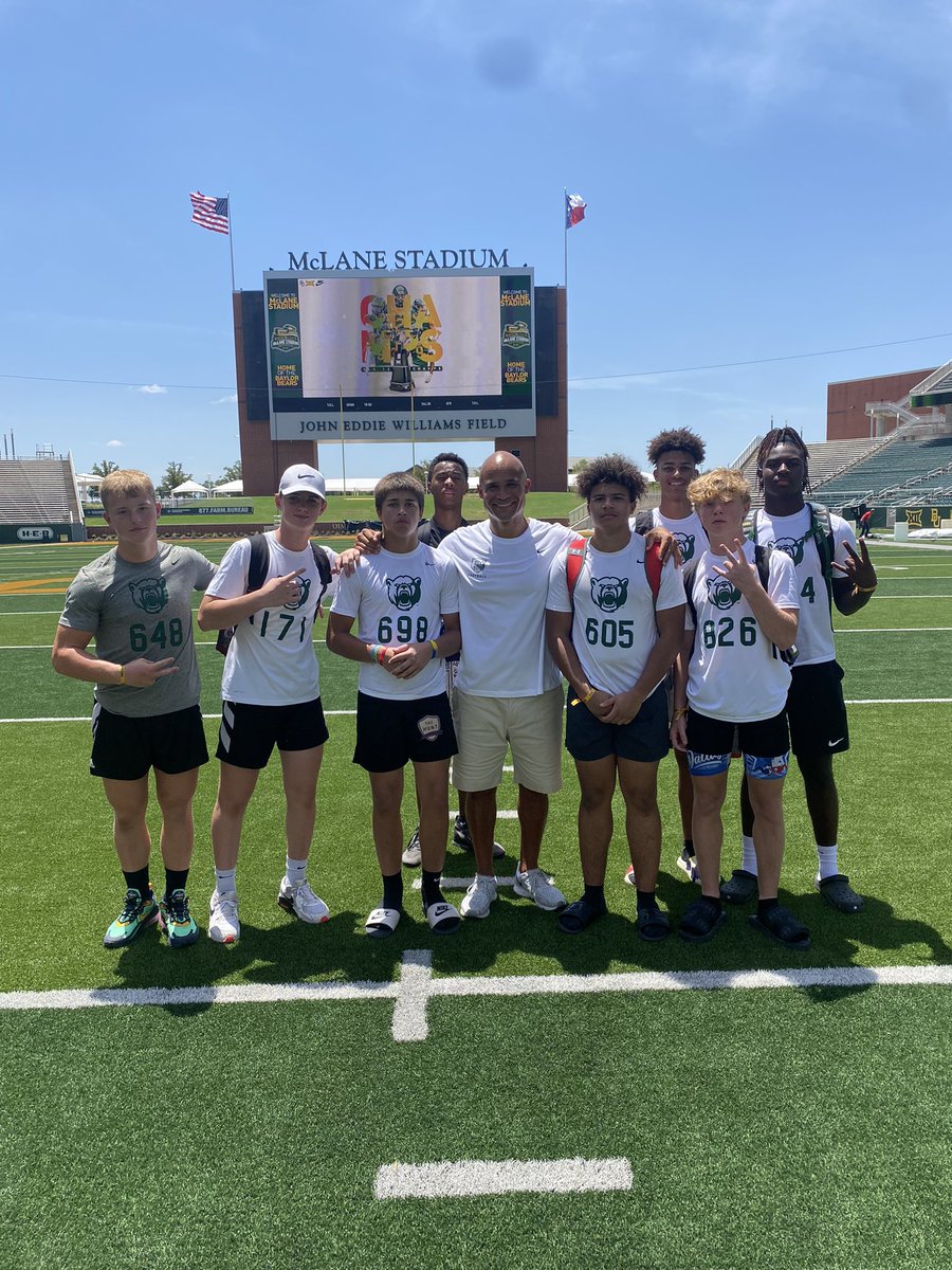 TRUHuntPerform's tweet photo. Had a great time at BAYLOR today. Thank you coaches and staff for showing my crew love!! @ahunt90 @CoachDaveAranda @coachkcurtis @CoachDBaker81 @BUFootball @BE_SicEm365 https://t.co/uYovnyIJ5g