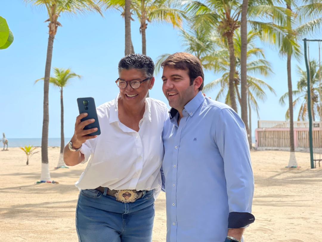 lanegrapaz's tweet image. Quiero compartir con ustedes que a partir de hoy oficialmente comienzo a recorrer el país con mi candidato a las primarias, Clarines fue mi primer acto público y la emoción que me regaló ese pueblo espero se repita en todo el recorrido.
Gracias Clarines.
Estoy contenta!