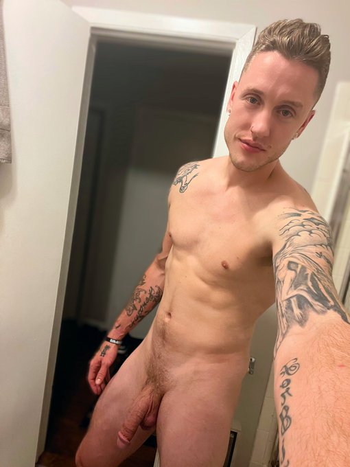 Yours truly ❤️😘 https://t.co/XpmnuYILOk<a href="/tag/carterbennett"class="tags"><span>#carterbennett</span></a><a href="/tag/dailybust"class="tags"><span>#dailybust</span></a>