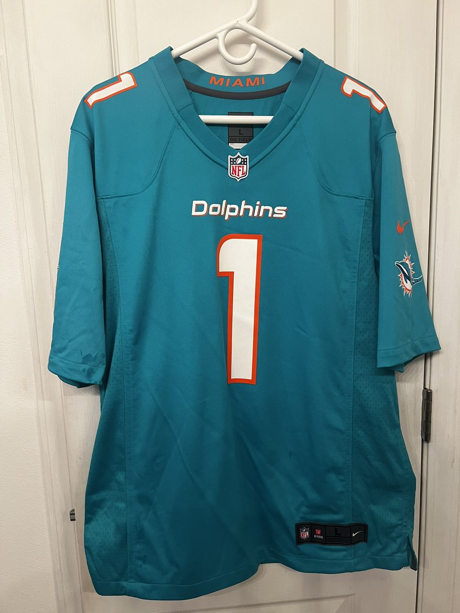 HoodieJerrid's tweet photo. Giveaway alert 🚨🚨🐬

-Size Large Nike on field Tua Tagovailoa jersey

-To enter: just like, follow, and retweet this post. Random winner will be chosen next Saturday (8/6) 

Good luck! #FinsUp https://t.co/0xEoEs7Maz