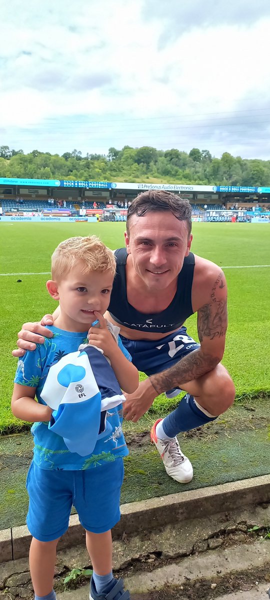 wwfcofficial's tweet photo. Four-year-old Charlie arrived for his first ever game at Adams Park... and left with the shirt of his new hero, @Jscowen6.

This club makes memories - and fans - for life.

#Chairboys https://t.co/7NvOexpMbb