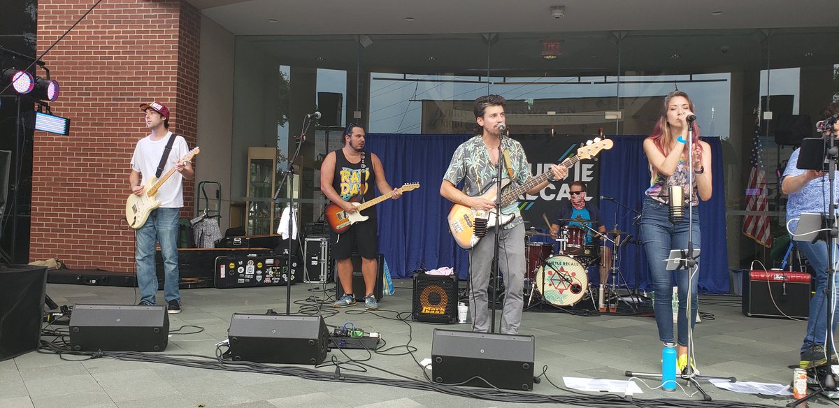 HerndonRocks's tweet image. Despite the forecast and the radar, we barely got a drop last night for @TurtleRecall. Great show with melodies and mashups. It was impossible to get the full band in one shot. 
#HerndonRocks
#FNL2022