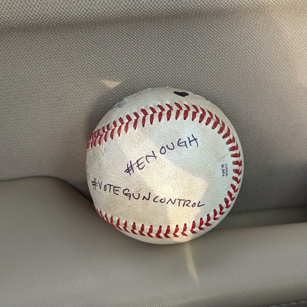 Vocalmama's tweet photo. Ball #34 left at Shenandoah National Park, Virginia for Amanda Glenn. @davidhogg111
@MomsDemand @StudentsDemand @sandyhook @bradybuzz @MLB @MiLB #AmandaGlenn 
#enough
#EndGunViolence
#EndGunViolenceNow 
#voteguncontrol
#baseballsforchange https://t.co/CRBMiOfS5R
