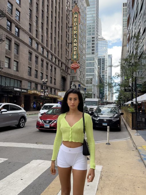 Hola Chicago! 💚 https://t.co/9lux7boMnZ<a href="/tag/catsoftwitter"class="tags"><span>#catsoftwitter</span></a><a href="/tag/catgirl"class="tags"><span>#catgirl</span></a><a href="/tag/notmyqueen"class="tags"><span>#notmyqueen</span></a>