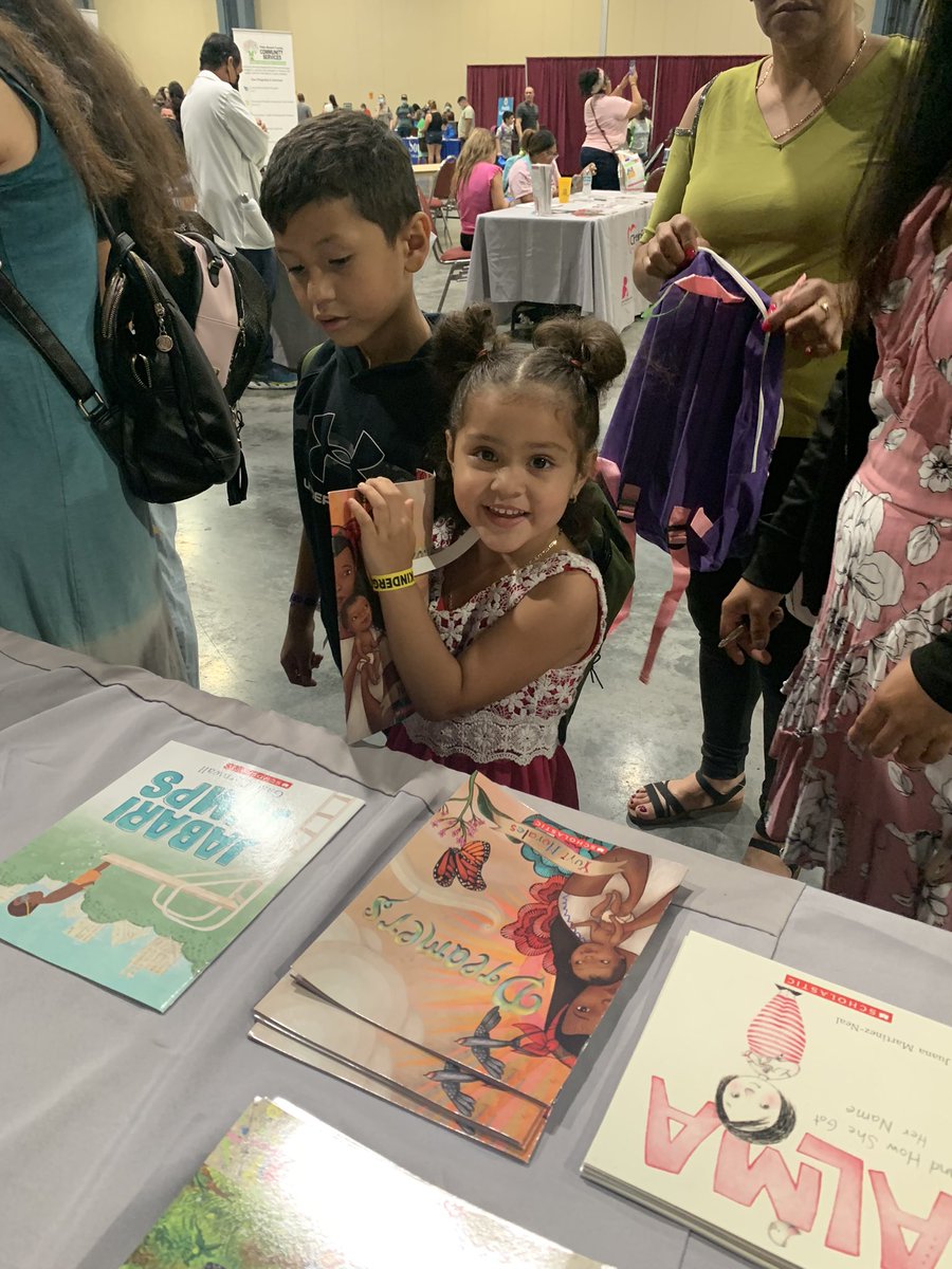 cscpbc's tweet image. What a great way to kickoff the new school year! We were thrilled to provide hundreds of students free books at the Back to School PBC bashes at the Palm Beach Convention Center, Dolly Hand Cultural Arts Center and Village Academy today! Happy reading to all! #cscpbc