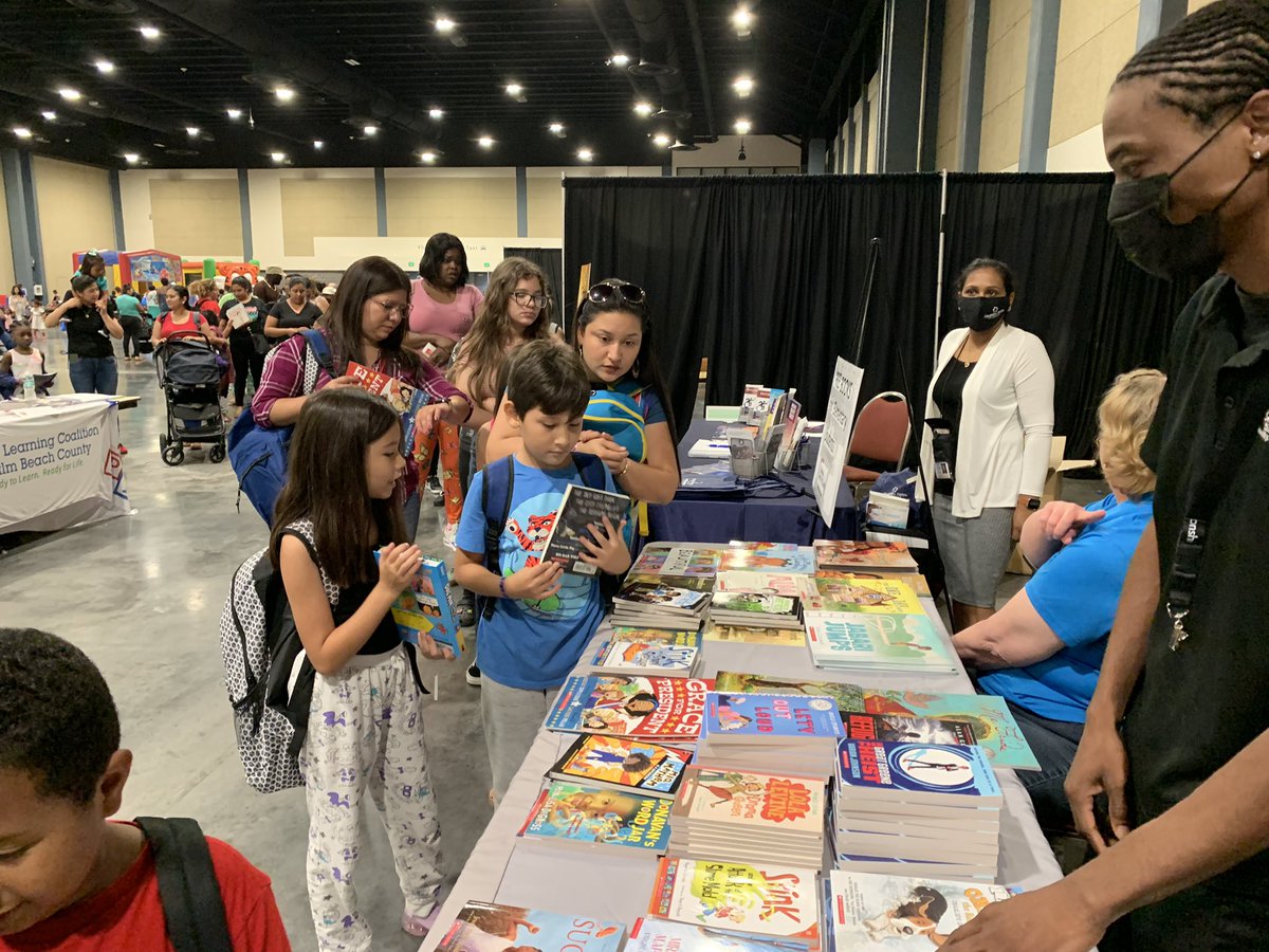 cscpbc's tweet image. What a great way to kickoff the new school year! We were thrilled to provide hundreds of students free books at the Back to School PBC bashes at the Palm Beach Convention Center, Dolly Hand Cultural Arts Center and Village Academy today! Happy reading to all! #cscpbc