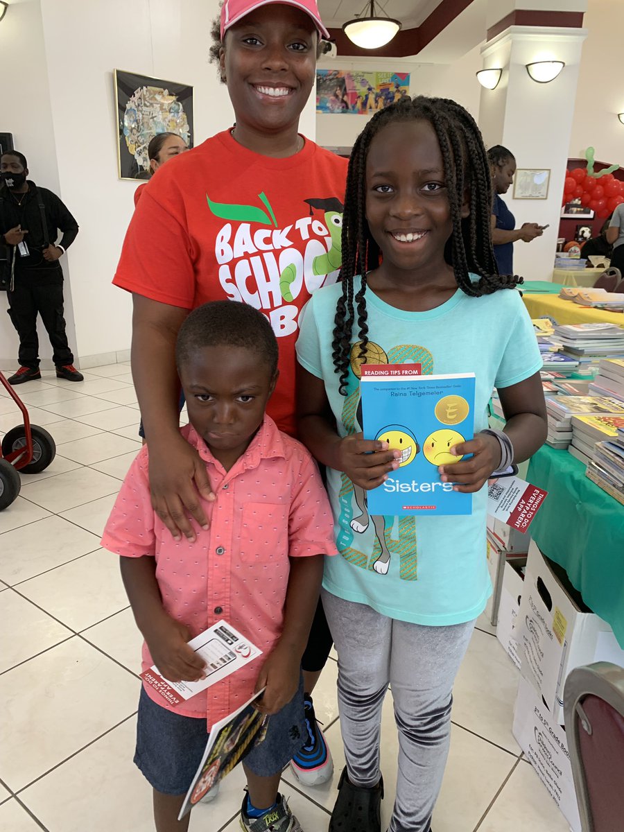 cscpbc's tweet image. What a great way to kickoff the new school year! We were thrilled to provide hundreds of students free books at the Back to School PBC bashes at the Palm Beach Convention Center, Dolly Hand Cultural Arts Center and Village Academy today! Happy reading to all! #cscpbc