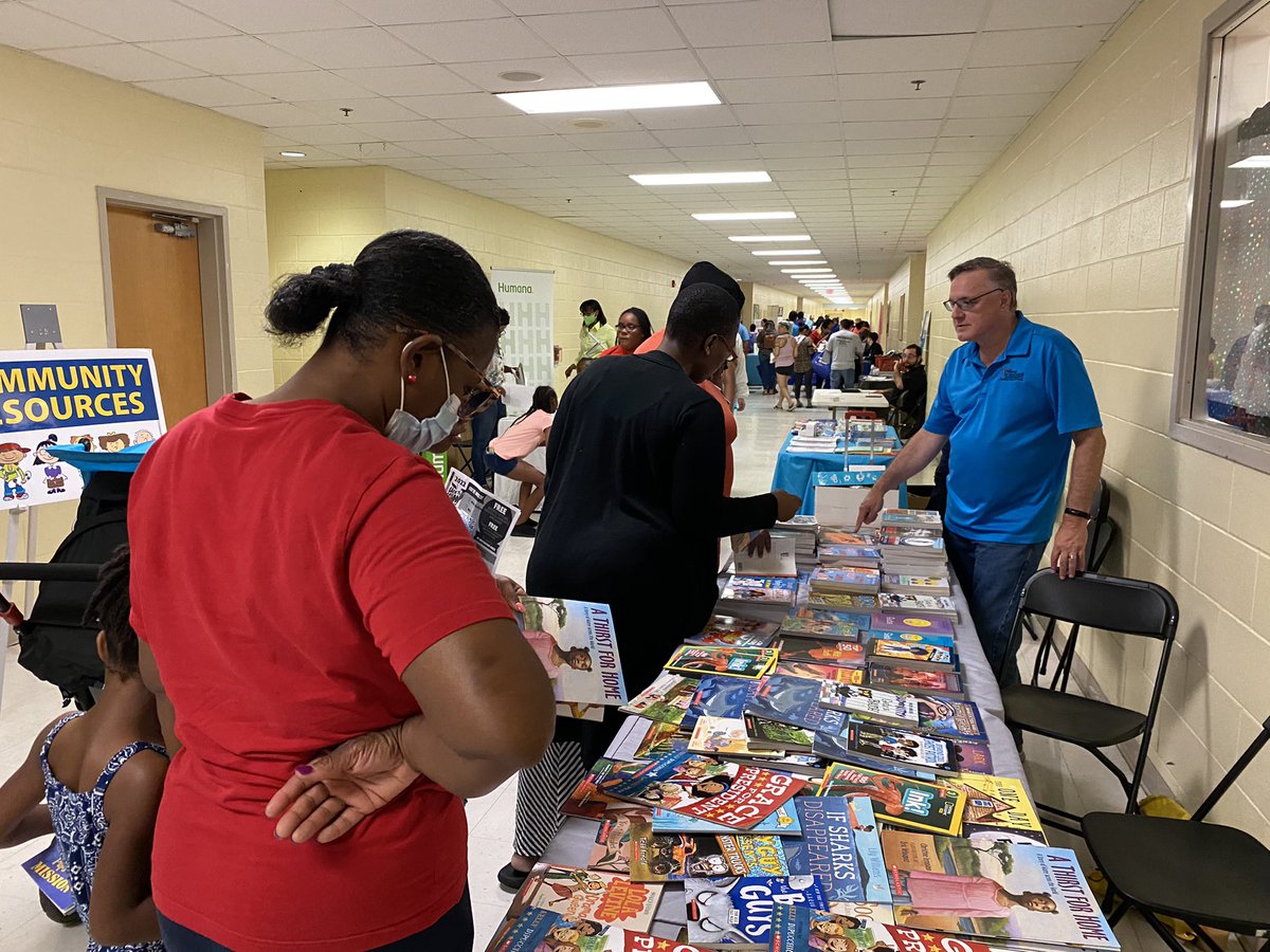 cscpbc's tweet image. What a great way to kickoff the new school year! We were thrilled to provide hundreds of students free books at the Back to School PBC bashes at the Palm Beach Convention Center, Dolly Hand Cultural Arts Center and Village Academy today! Happy reading to all! #cscpbc