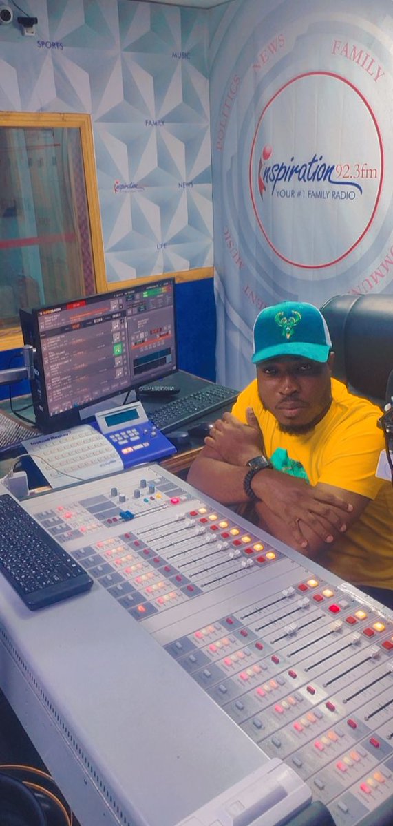 Stanleydachamp's tweet photo. Radio, Mic and Meeee😃😃 https://t.co/9gpnqtDI2t